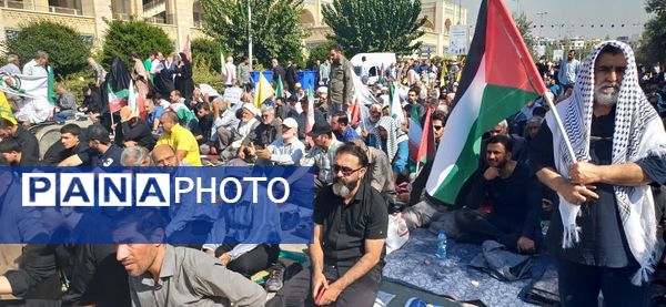 برگزاری نماز جمعه نصر به امامت رهبر معظم انقلاب اسلامی 