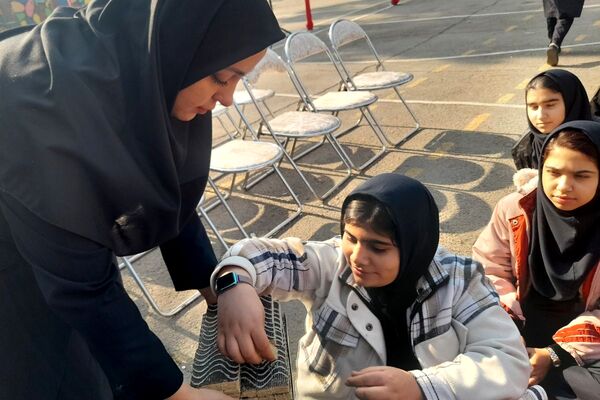 برگزاری مراسم گرامیداشت هفته بسیج در مدرسه شهید زهره‌وند قرچک