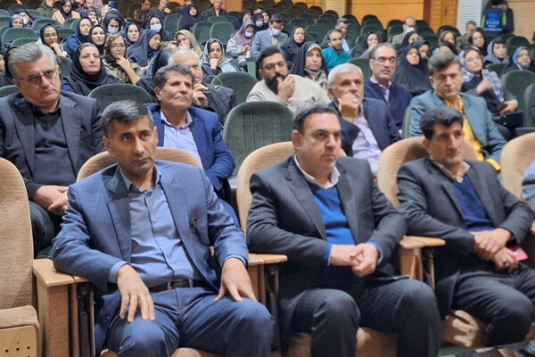 آیین تقدیر از انجمن‌های اولیا و مربیان برتر و تبیین فرآیند انتخابات شورای انجمن اولیا و مربیان ناحیه یک شیراز 