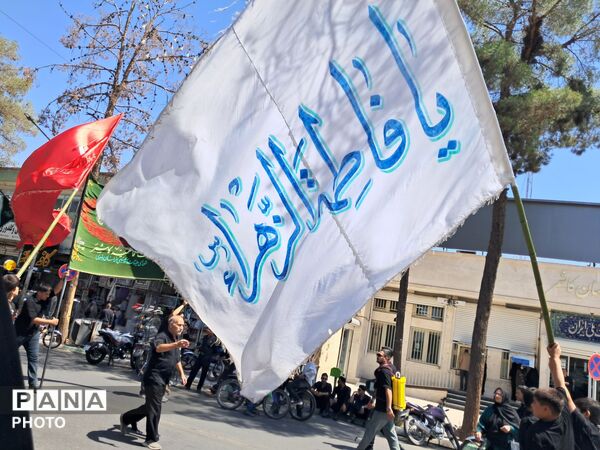 ورود هیئت‌های عزاداری به مهدیه کاشمر در هشتمین روز محرم