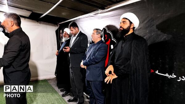 اجرای  سرود حماسی «باید برخاست» توسط دانش‌آموزان پیشتاز ساوجبلاغ