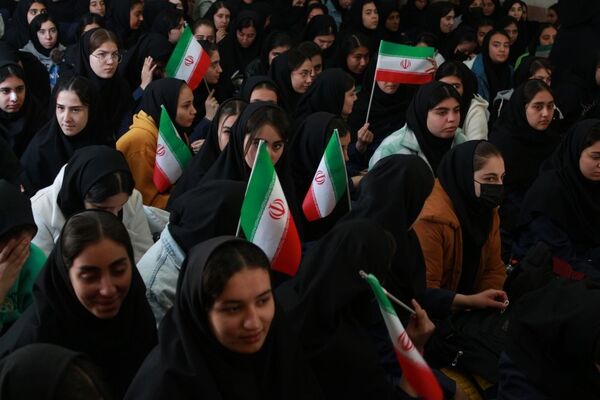 برگزاری یادواره شهدا در مدرسه بنت‌الهدی بهارستان ۲