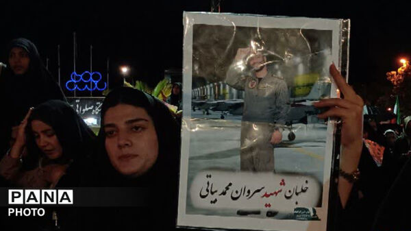 قیام مردم انقلابی کوهدشت زیر بارش الهی