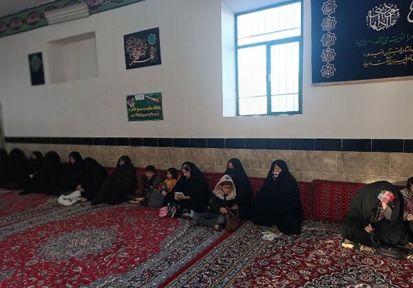 تکریم از مادران شهدا در پایگاه طاهره بسیج خواهران روستای حسین آباد