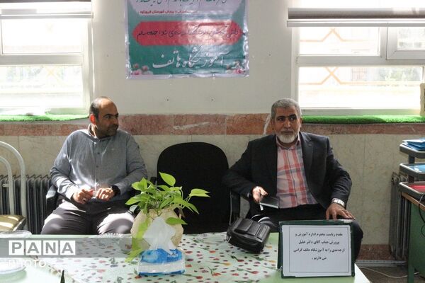 بازدید مدیر آموزش‌و‌پرورش فیروزکوه از مدرسه «هاتف»؛ تأکید بر ارتقای کیفیت فرآیندهای آموزشی