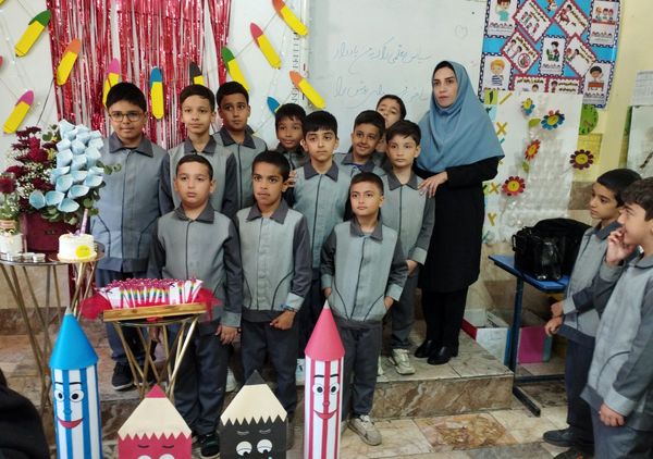 برگزاری جشن و تقدیر از معلمان در دبستان امامت یک