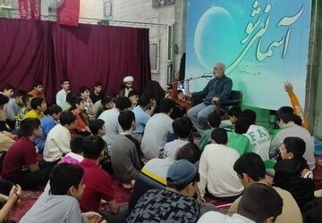 حضور مدیر سازمان دانش‌آموزی شهرستانهای استان تهران در میان معتکفین پیشتاز ناحیه دو شهرری 