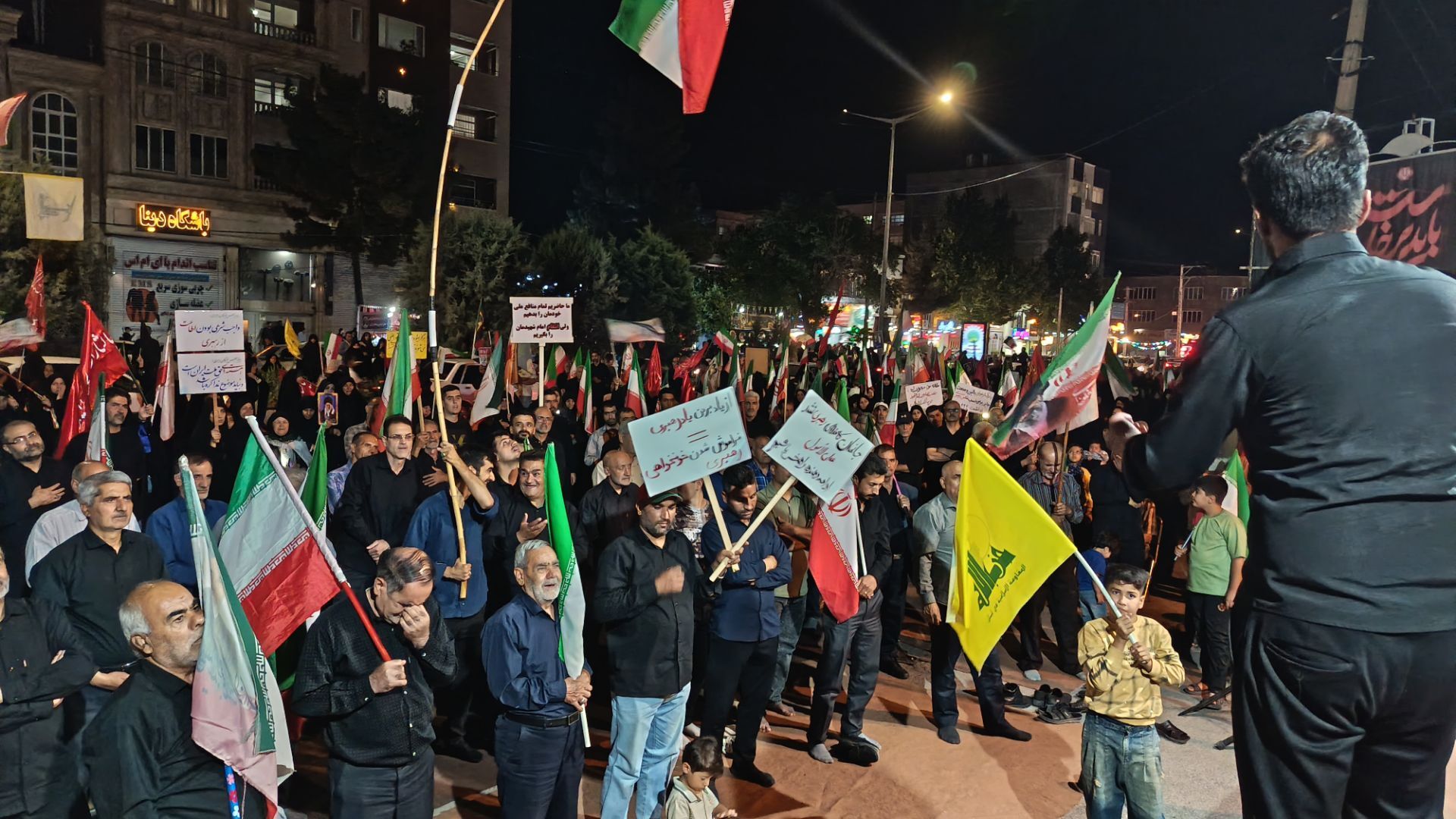 حسینیه امام خامنه ای(ره)به وسعت ایران،در شب صد و بیست و هفتم