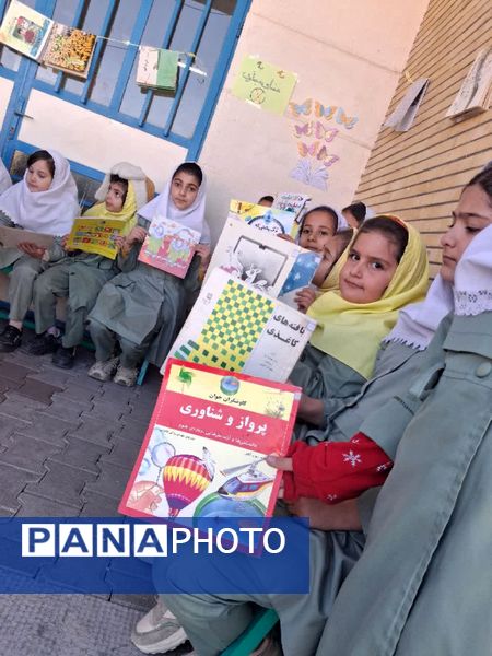 کافه کتاب دبستان سمیه مهربان