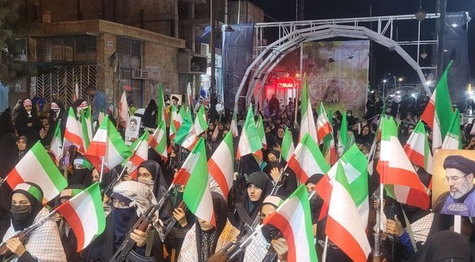 حضور پر اقتدار دختران قلعه گنج برای بیعت با مقام معظم رهبری