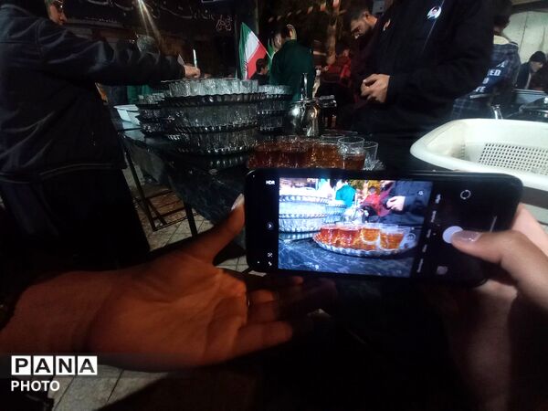 موکب های چایخانه برپا شده در حسینیه امام  خمینی(ره) 