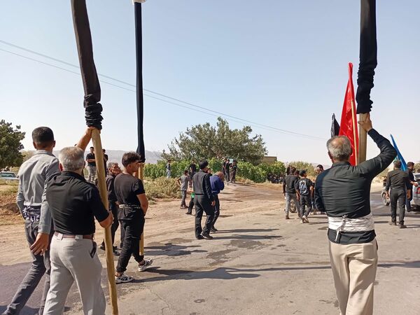 مراسم سینه زنی و علم گردانی در خلیل آباد