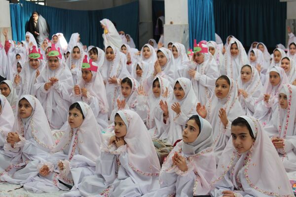پرواز فرشته‌های آسمانی؛ جشن تکلیف دختران سملقان در مسجد جامع