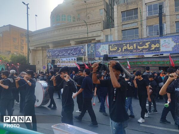 قرارگاه عشق؛ مشهد در سوگ شهادت ضامن اهل‌بیت (ع) پوشیده شد