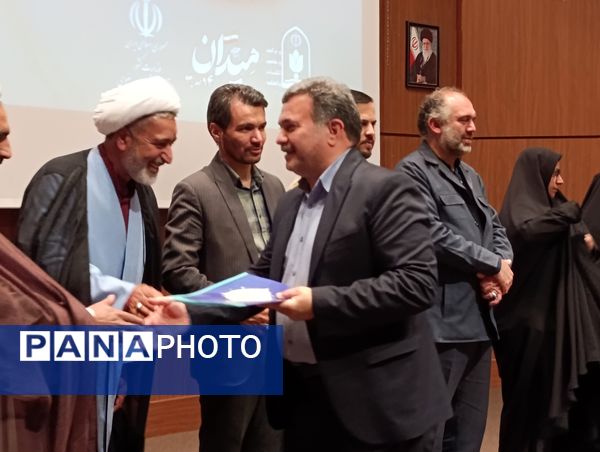 مراسم تقدیر از دانش‌آموزان و مدیران مدارس فعال در طرح گام‌های عاشقی