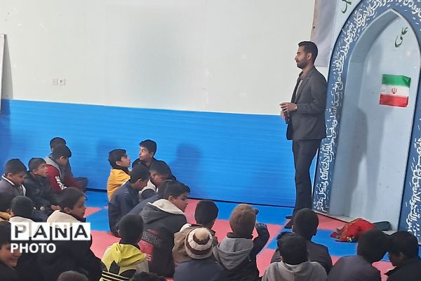 ویژه‌برنامه امام رضایی در مدرسه امام‌خمینی (ره) نیر