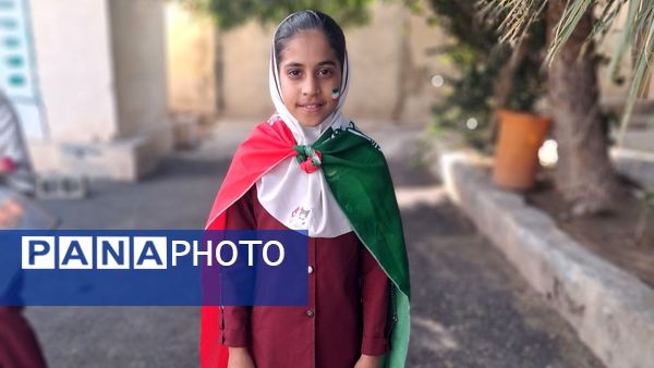 جشن باشکوه دهه فجر و پاسداشت پرچم جمهوری اسلامی در دبستان استقلال حاجی‌آباد