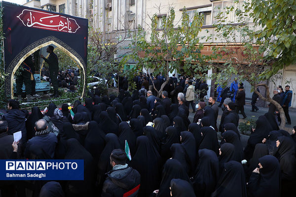 تشییع پیکرهای ۱۰۰ شهید گمنام از مقابل دانشگاه تهران