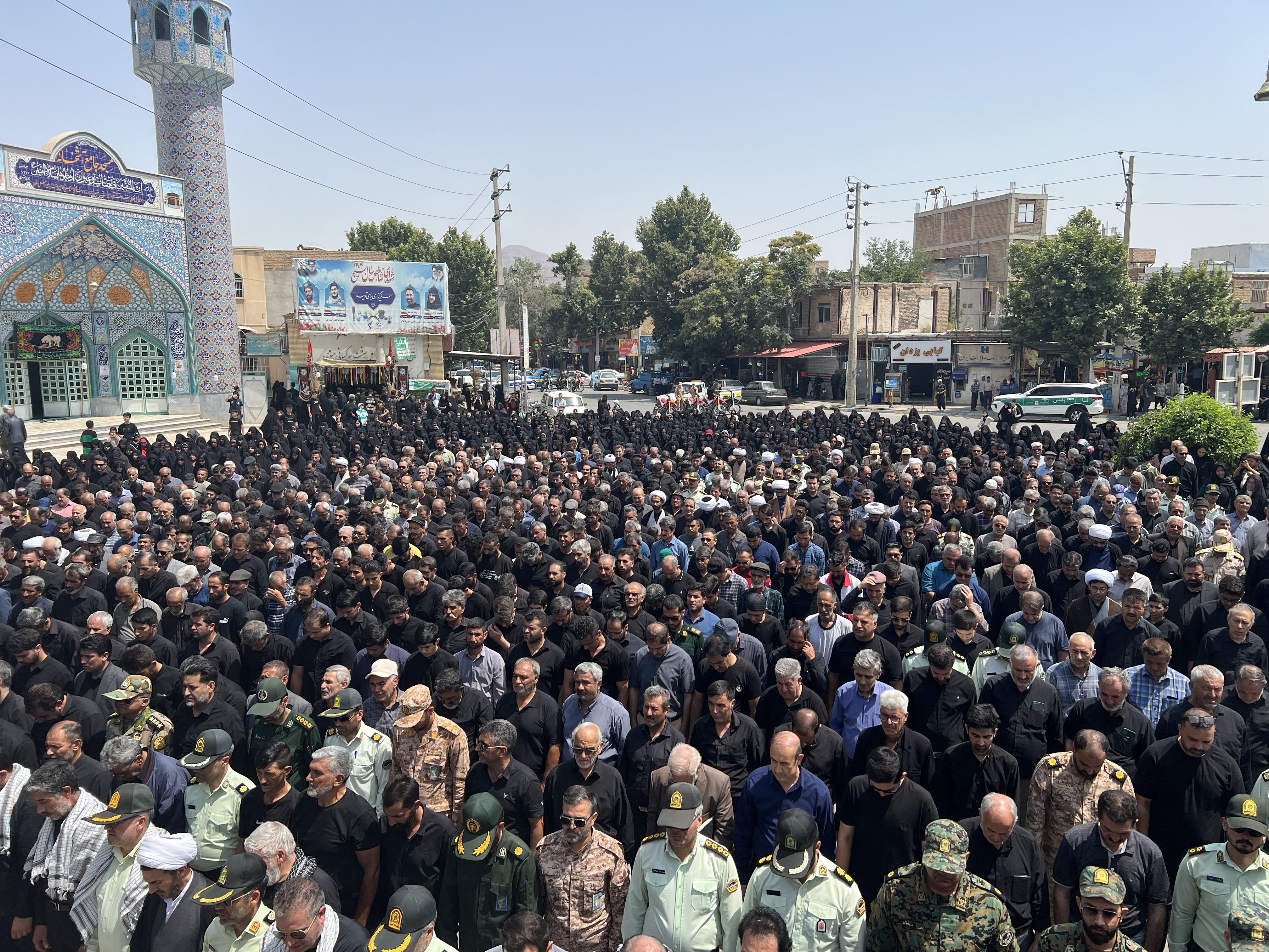 تشییع پیکر شهید ایمان وحیدی در آشخانه