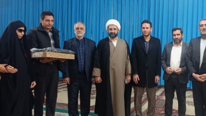 تجلیل از حافظ کل قرآن، مدد جوی روشن دل در نماز جمعه