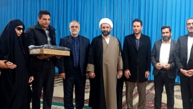تجلیل از حافظ کل قرآن، مدد جوی روشن دل در نماز جمعه