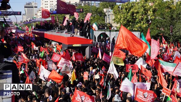 حماسه وفاداری بیعت در پایتخت معنوی ایران؛ بدرقه میلیونی آقای شهید ایران در مشهد مقدس 