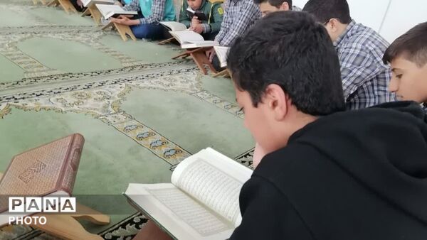محفل قرآنی  در دبیرستان دوره اول پسرانه سیدالشهدا(ع)