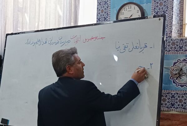 جلسه اولیاء مربیان در دبیرستان نمونه دولتی شهدای علم و فناوری بهارستان دو