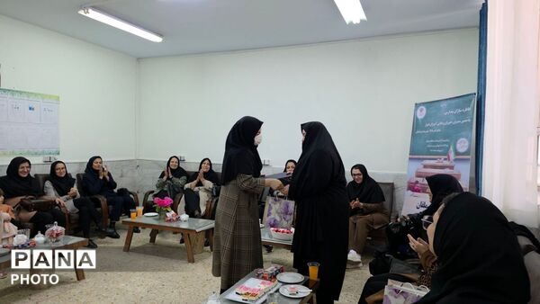 دبیرستان فاطمه‌الزهرا میزبان آیین خاطره‌سازان