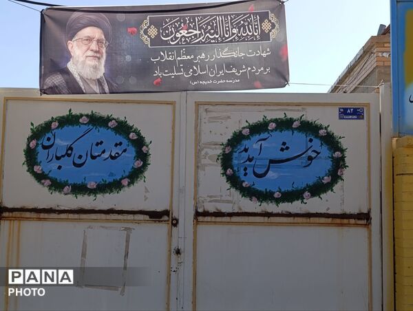 حضور پررنگ و حماسی فرهنگیان و دانش آموزان در عزای رهبر شهید