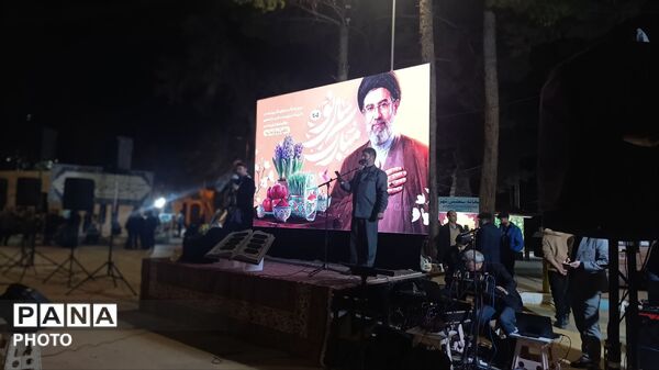  لحظه تحویل سال و تجدید بیعت با رهبر معظم انقلاب اسلامی 