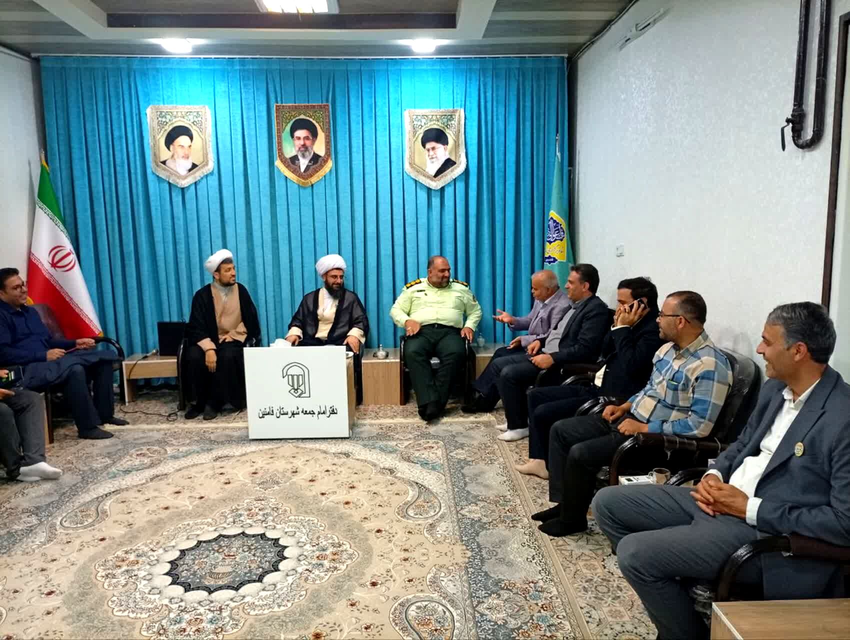 دیدار مسئولان و فعالان فرهنگی فامنین با امام‌جمعه 