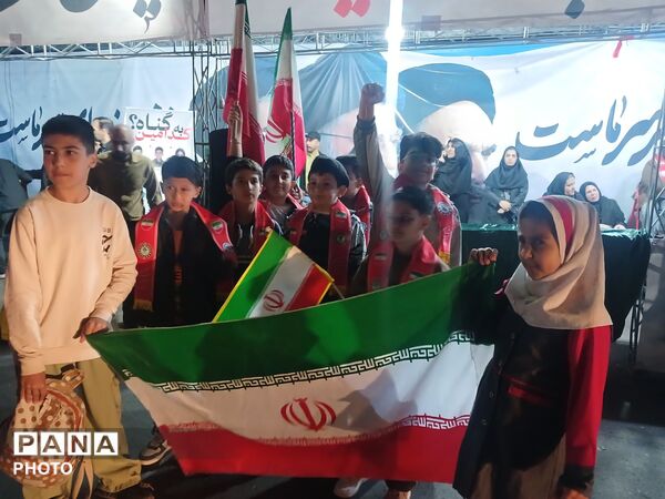 اجتماع باشکوهی فرهنگیان استان البرز در چهلم شهادت رهبر و دانش‌آموزان میناب