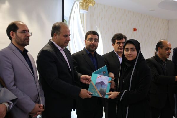 نشست مدیرکل آموزش و پرورش آذربایجان شرقی با نمایندگان مجلس دانش‌آموزی