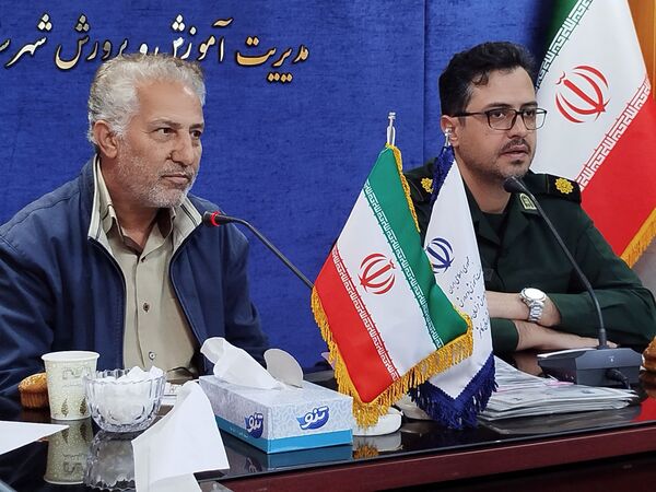 نشست فرماندهان بسیج دانش آموزی مدارس با مسئول بسیج دانش آموزی کاشمر