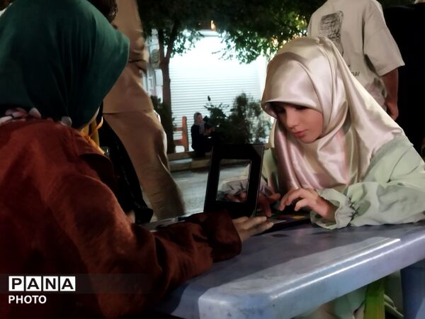نذر کودکان برای رهبر امت اسلام در موکب فرهنگیان 