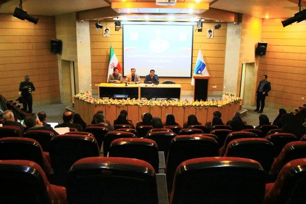 نشست خبری مدیرکل شرکت آب منطقه ای استان یزد ویژه دهه فجر