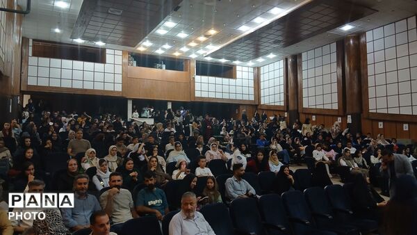 افتتاح نمایشگاه نقاشی هنرهای تجسمی با ۱۷۰ اثر هنرمندان در تویسرکان