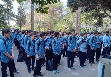 آئین صبحگاه مقاومت در دبیرستان ماندگار