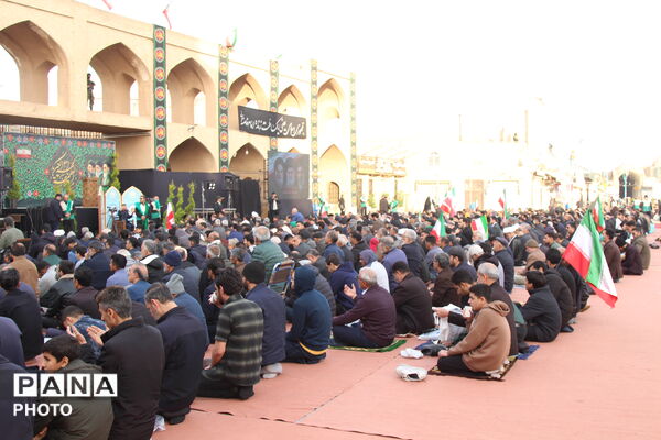 برپایی باشکوه نماز عید فطر در یزد