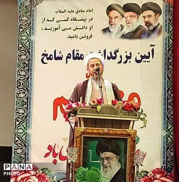 تقدیر از معلمان برتر و بازنشستگان نمونه به مناسبت هفته معلم