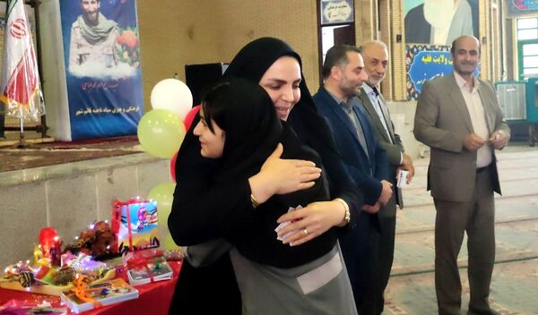 رزمایش اهدا لوازم التحریر به دانش‌آموزان در قائمشهر