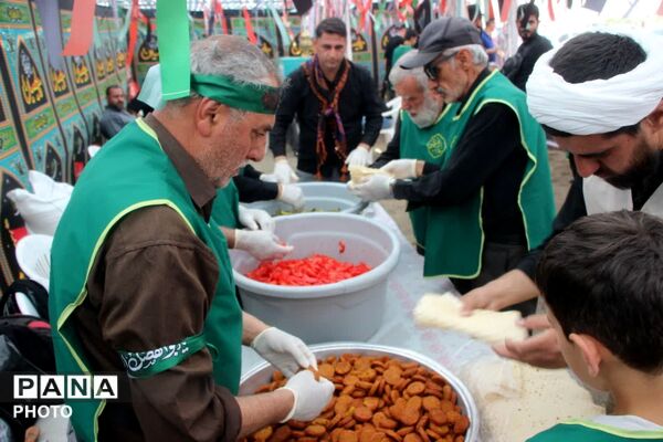 شروع خدمت رسانی به زائران امام شهید در موکب عاشقان امام شهید شهرستان ساوجبلاغ
