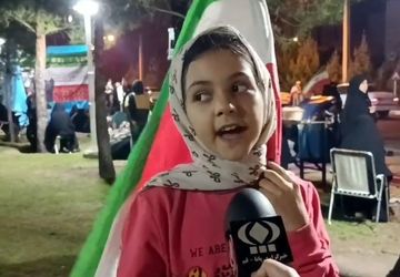 جان می‌دهیم اما خاک وطن نمی‌دهیم