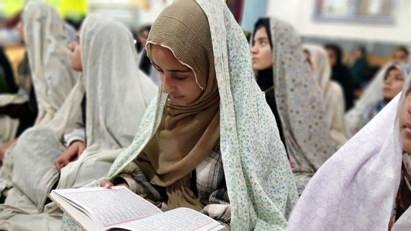 جوانه‌های بندگی در دیشموک؛ حضور پرشور دختران در اعتکاف