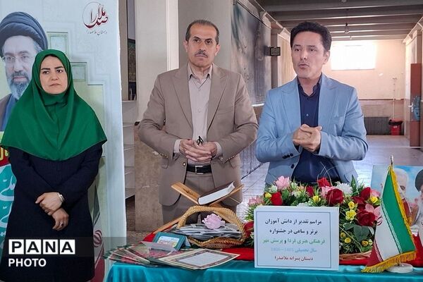 طنین نوای قرآن و هنر در دبستان ملاصدرا ،تجلیل از سفیران نماز تا برترین‌های پرسش مهر