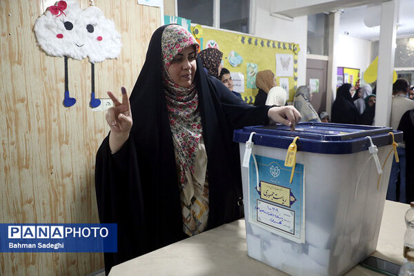 انتخابات چهاردهمین دوره ریاست جمهوری در مسجدالنبی میدان نبوت