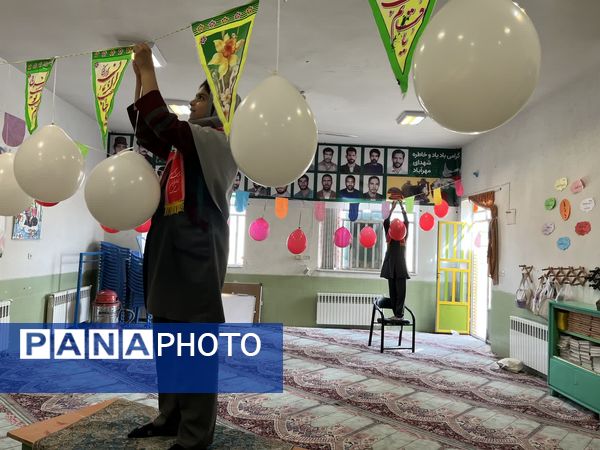 جشن یاوران انقلاب در دبستان شهید نوروزی ابرکوه