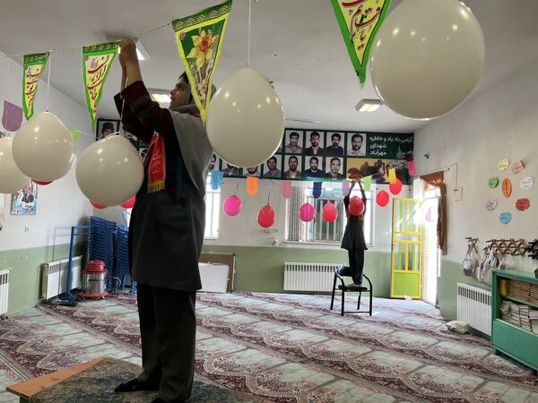 جشن یاوران انقلاب در دبستان شهید نوروزی ابرکوه