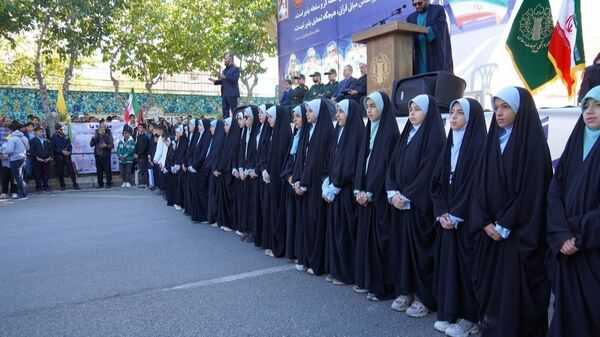 حضور گسترده ی دانش آموزان تمامی مدارس در راهپیمایی ۱۳ آبان 